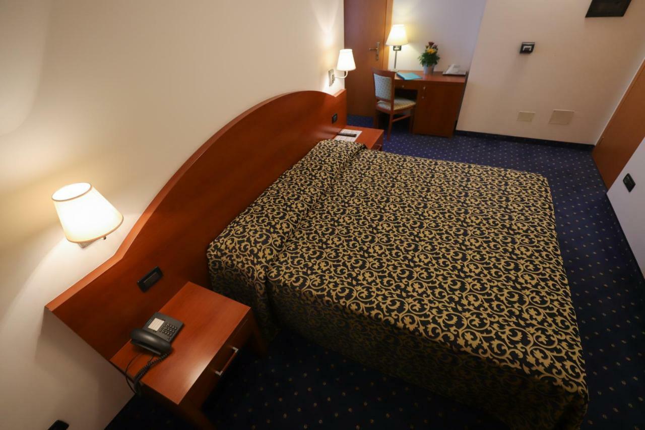 Hotel Da Roberto Лацизе Экстерьер фото