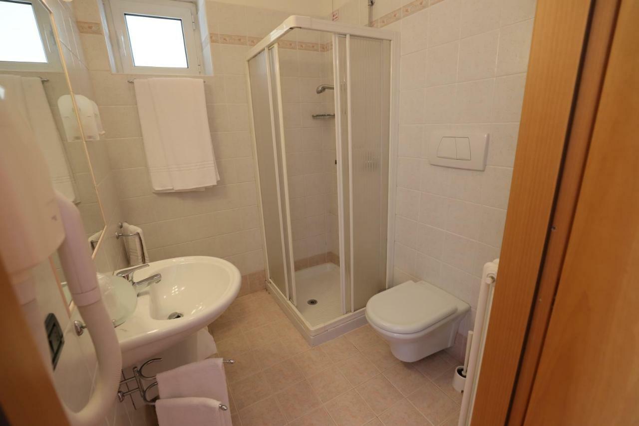 Hotel Da Roberto Лацизе Экстерьер фото