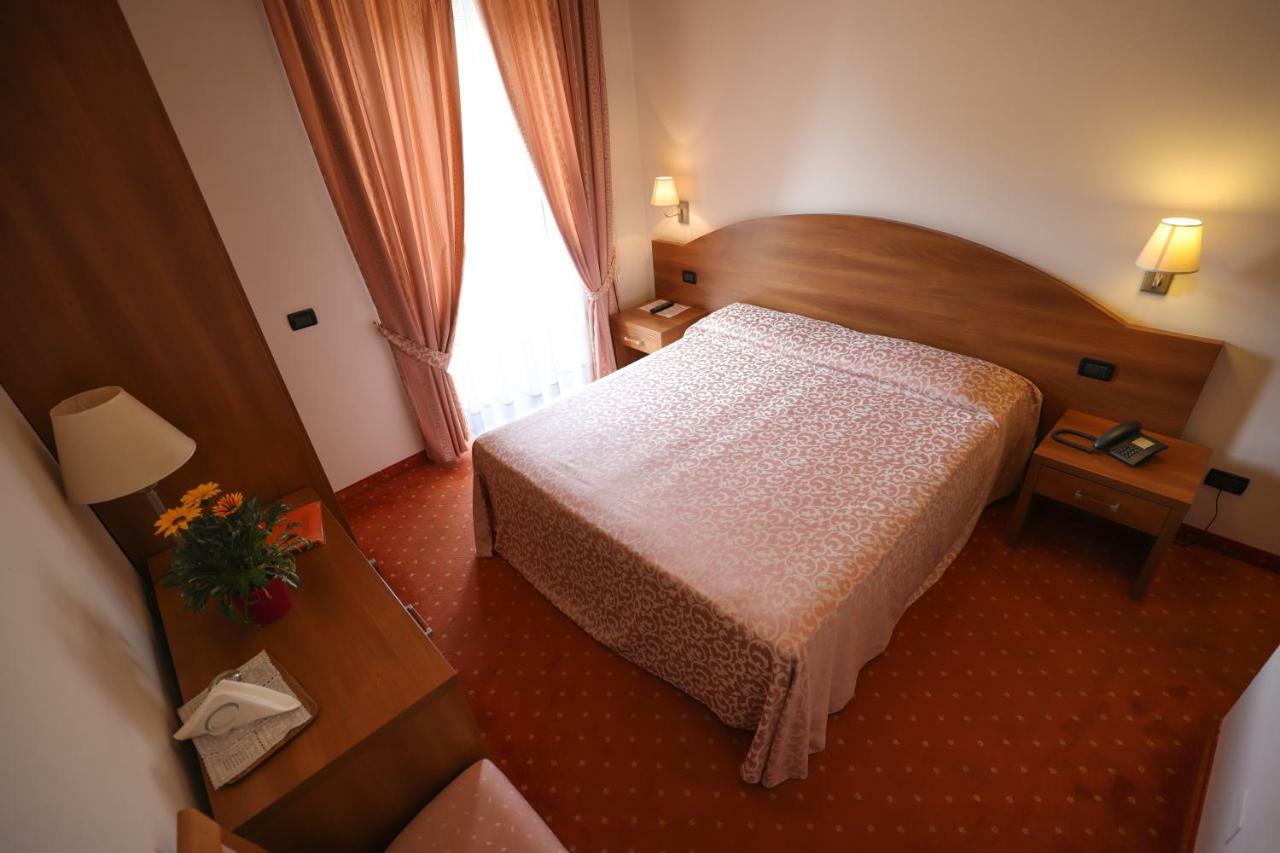 Hotel Da Roberto Лацизе Экстерьер фото