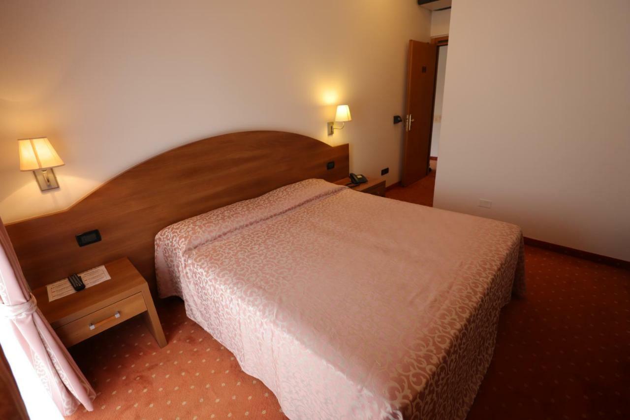 Hotel Da Roberto Лацизе Экстерьер фото