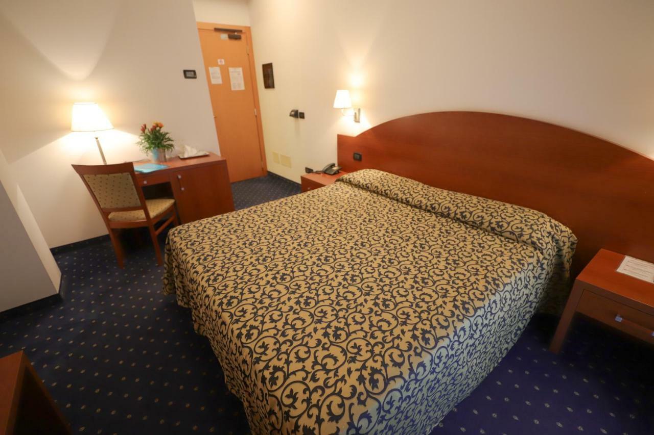 Hotel Da Roberto Лацизе Экстерьер фото