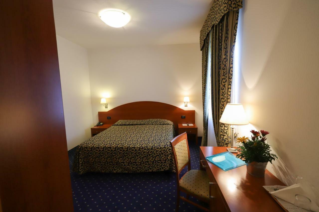 Hotel Da Roberto Лацизе Экстерьер фото