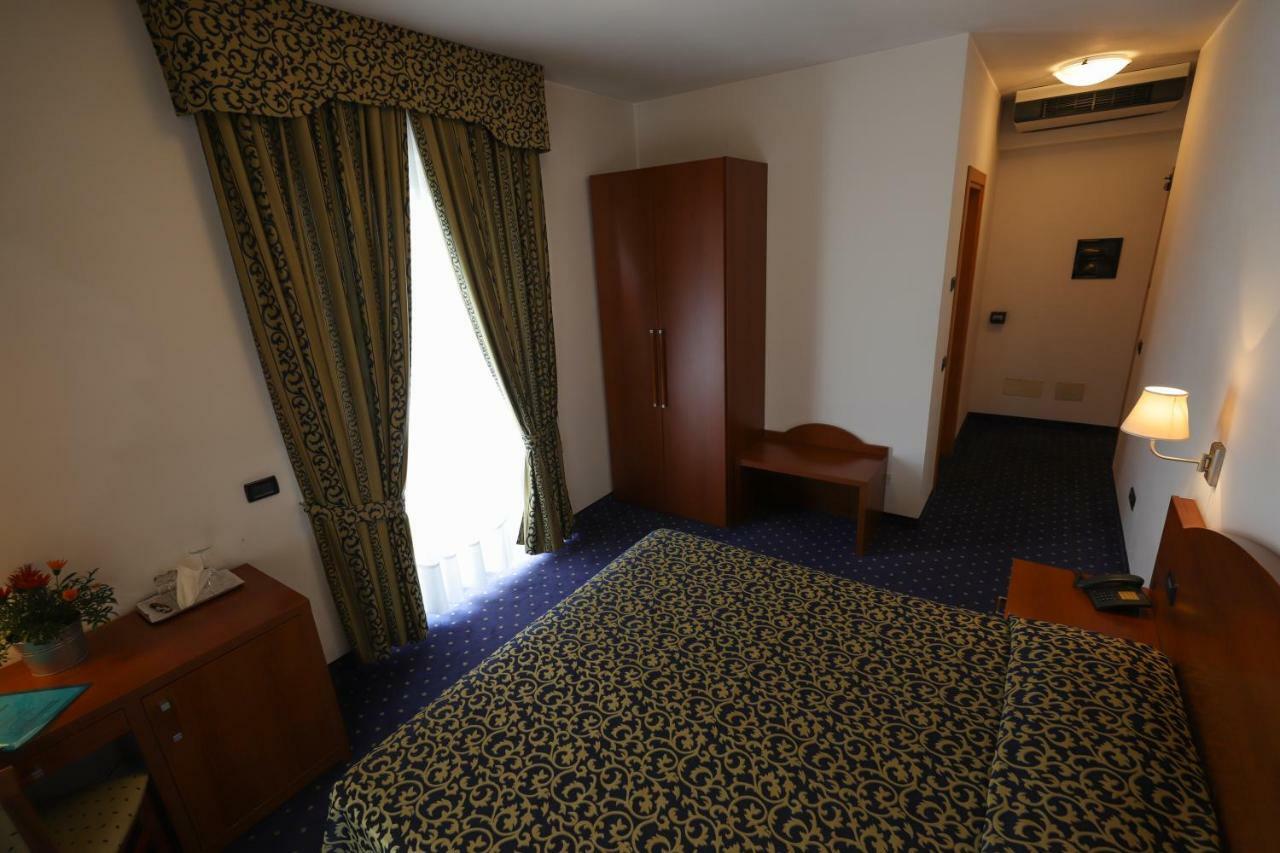 Hotel Da Roberto Лацизе Экстерьер фото