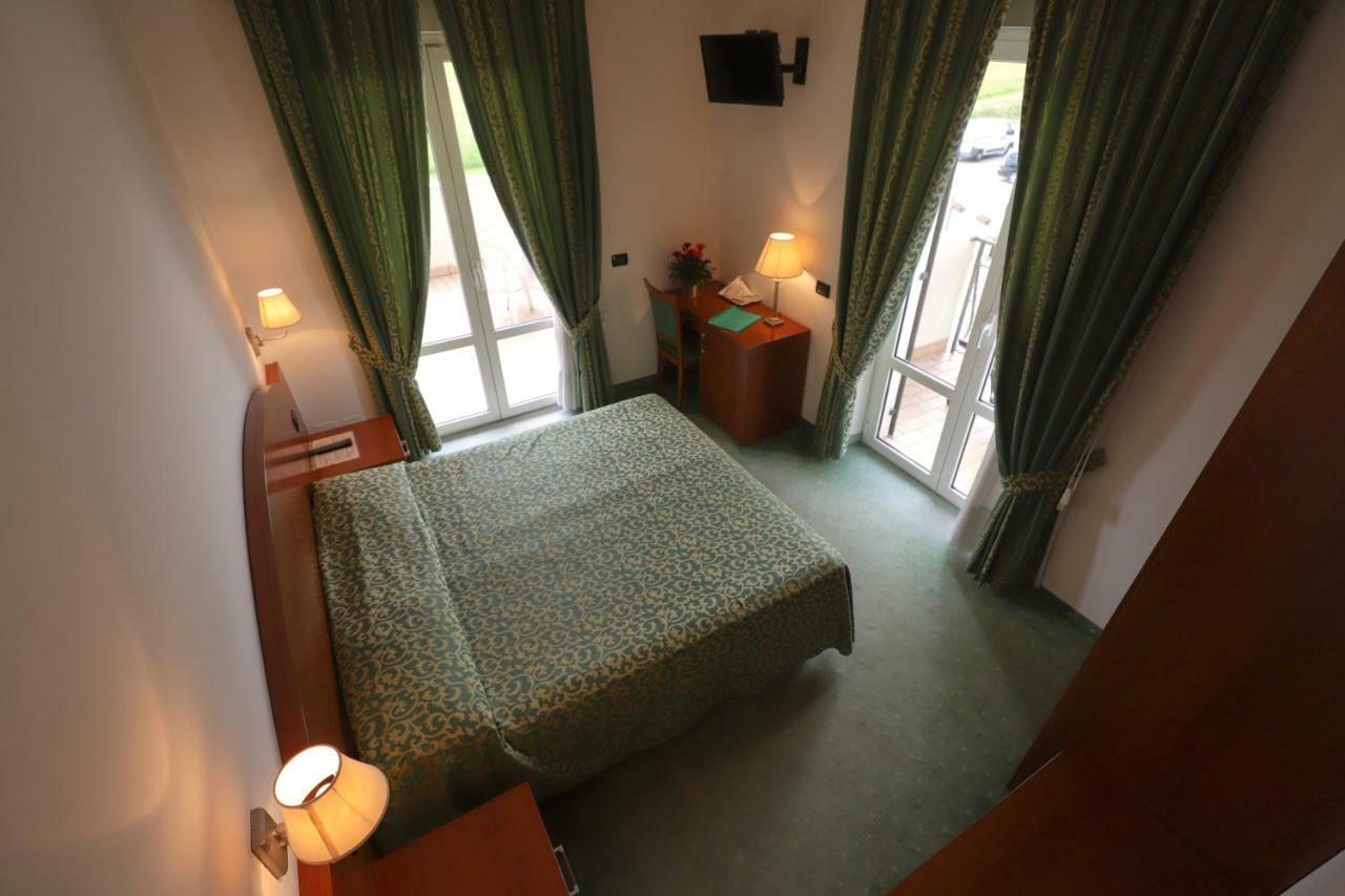 Hotel Da Roberto Лацизе Экстерьер фото