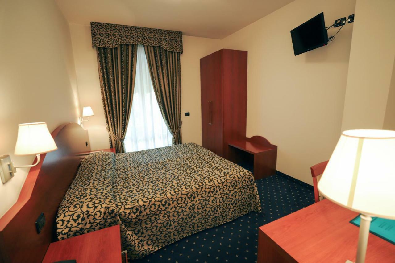 Hotel Da Roberto Лацизе Экстерьер фото